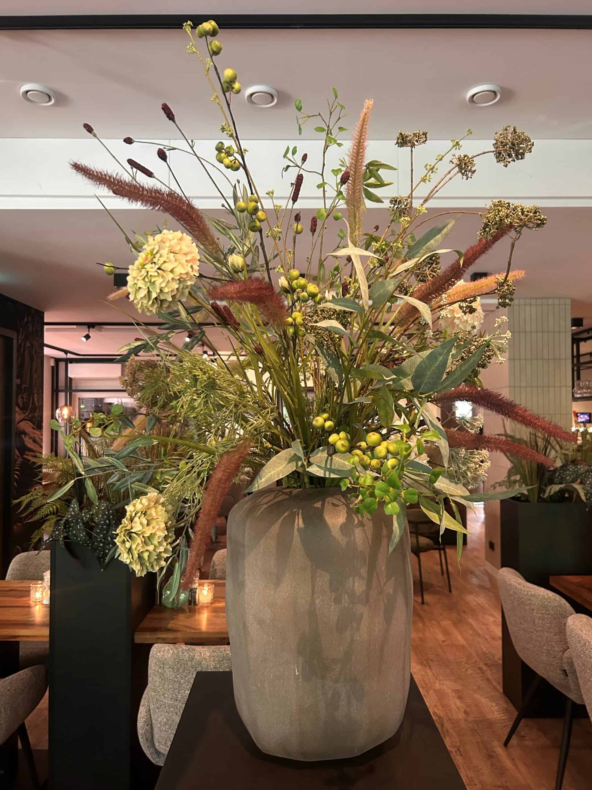 High-end bloemen in het interieur – de kunst van verfijning